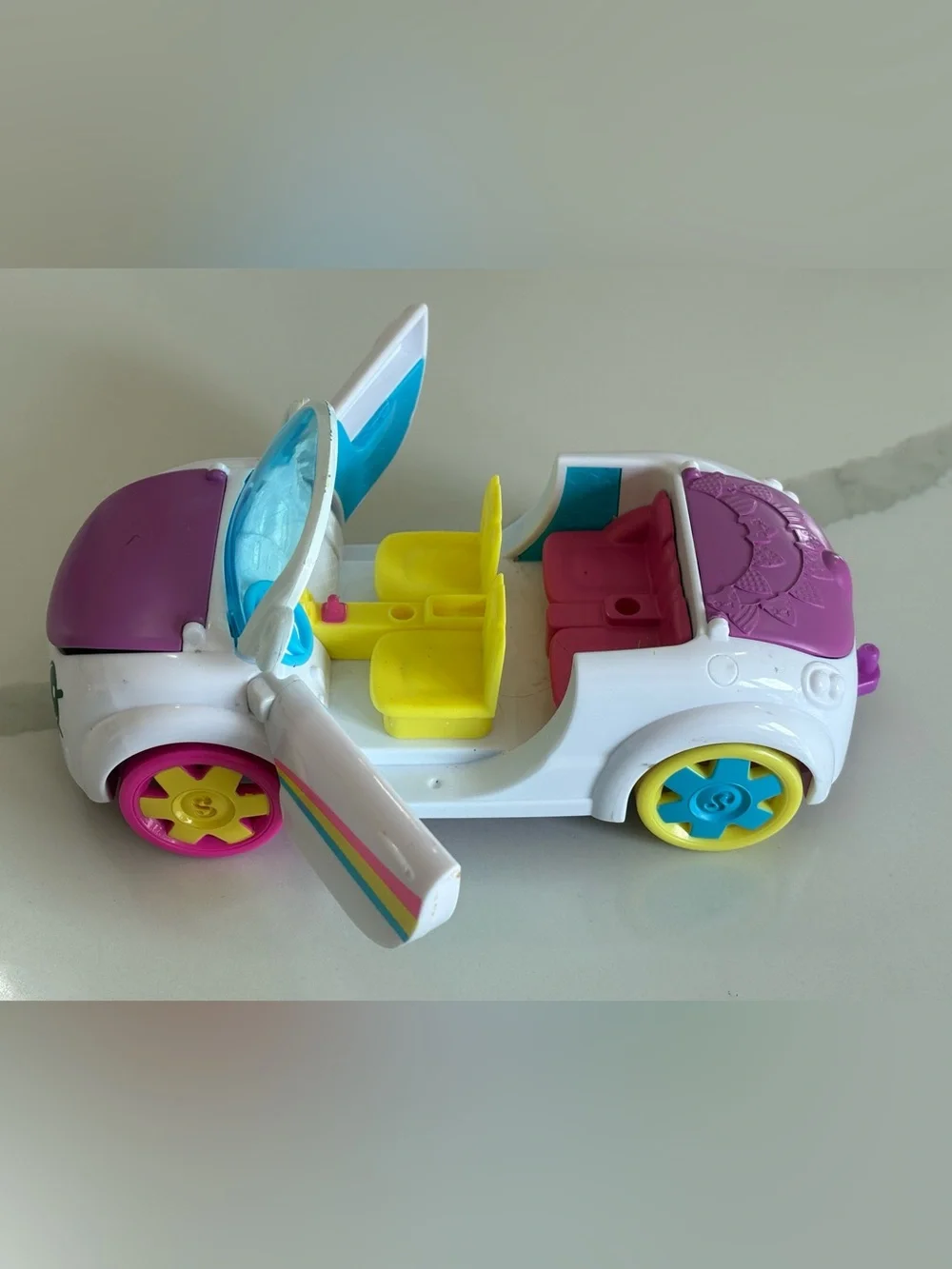 Shopkins Happy Places Convertible Car Moose Toys Doll Vehicle White Pink